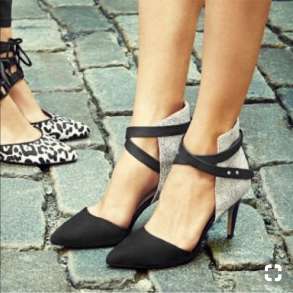 Joes Jeans Lauren Black/White Heels - Picture 2 of 6